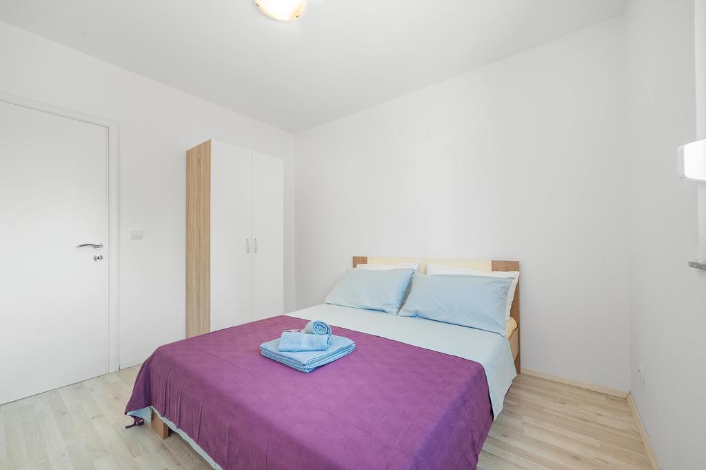 Apartments Hrvoje فوديس الغرفة الصورة