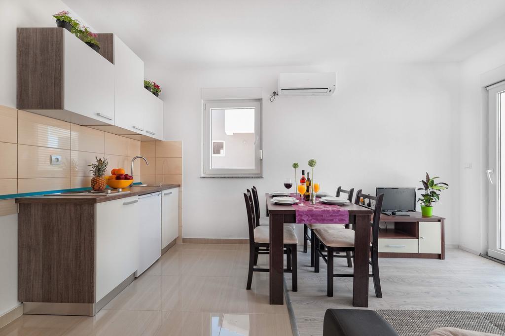 Apartments Hrvoje فوديس الغرفة الصورة